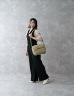 Vanguard VEO Metro 7-Liter Camera and Everyday Shoulder Bag - Magenta