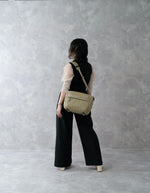 Vanguard VEO Metro 7-Liter Camera and Everyday Shoulder Bag - Magenta